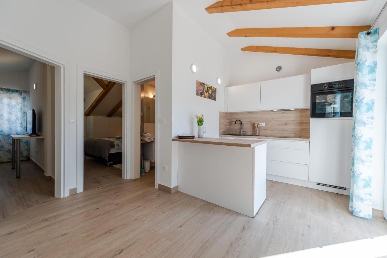 Villa Charm Tkon Exterior foto